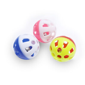 Plastikowa mała piłeczka z dzwoneczkiem dla kota kotka zabawka piłka z plastiku dla kici