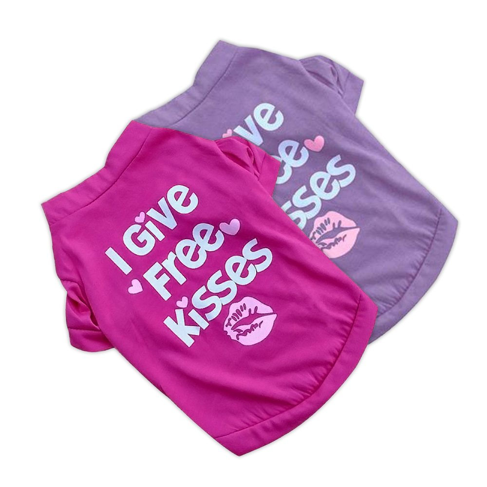 Koszulka I give free kisses, słodka, różowa koszulka z napisem I give free kisses, ubranka dla pomeranianów, wrzosowa, jasnofioletowa, malinowa, amarantowa, intensywny róż, serduszka, usta, daję darmowe buziaki, ubranko dla psiaka, dla psa