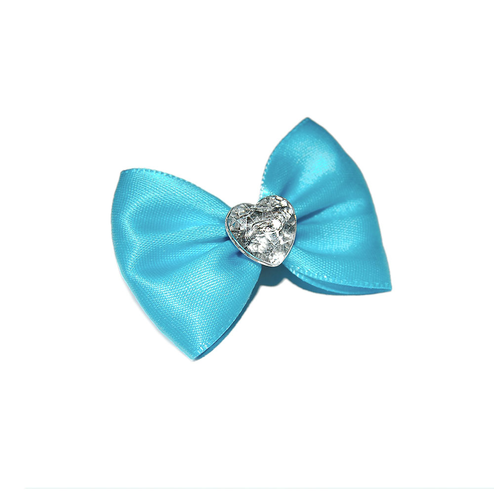 Piękna kokardka błękitna na spince metalowej z diamentowym serduszkiem spineczka dla psa dla pudelka maltańczyka York Shih tzu lhasa Apso dla psiaka niebieska intensywne kolory do wyboru kolor z satyny