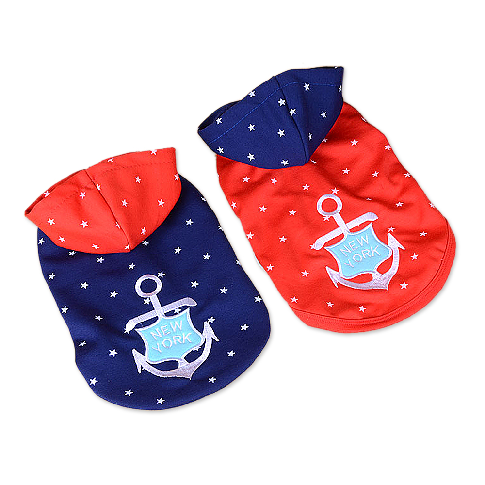 Bluza dla psa w gwiazdki, Bluza w gwiazdki granatowa z czerwonym kapturem New York z kotwicą wyszywaną elegancka dla Yoreczka zapinana na napy plastikowe zatrzaski z otworem na smycz bawełniana marynarska w stylu amerykańskim