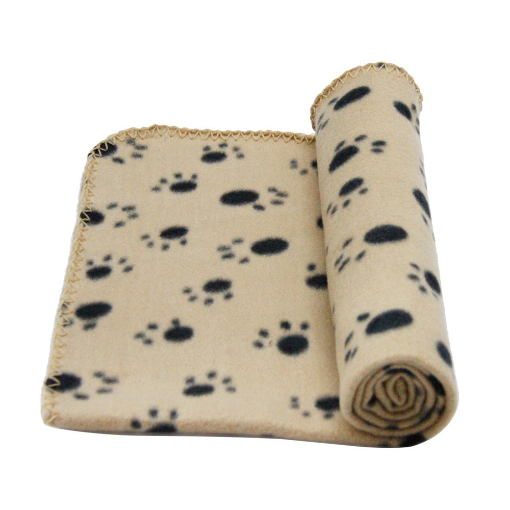 Beżowy cappucino kawa z mlekiem kocyk dla pieska koc dla psa wzór w łapki ze wzorem w łapki