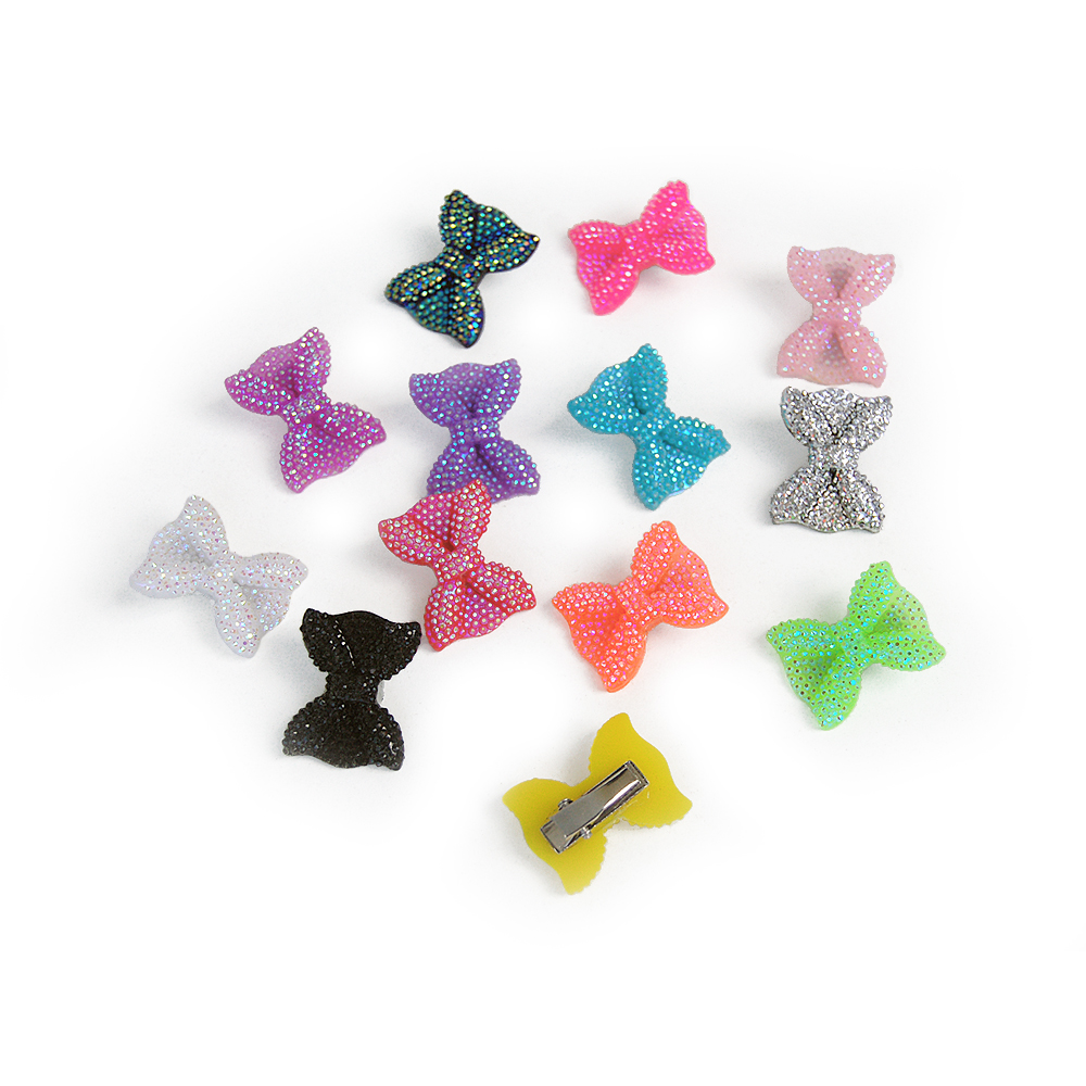 Kokardka spinka kokardka żywiczna lekka perłowa efekt syrenki mieniąca się błyszcząca spinka dla psa Yorka Shih tzu pudelka biszonka kolorowe designerskie spineczki na krokodylkach biały czarny czerwony