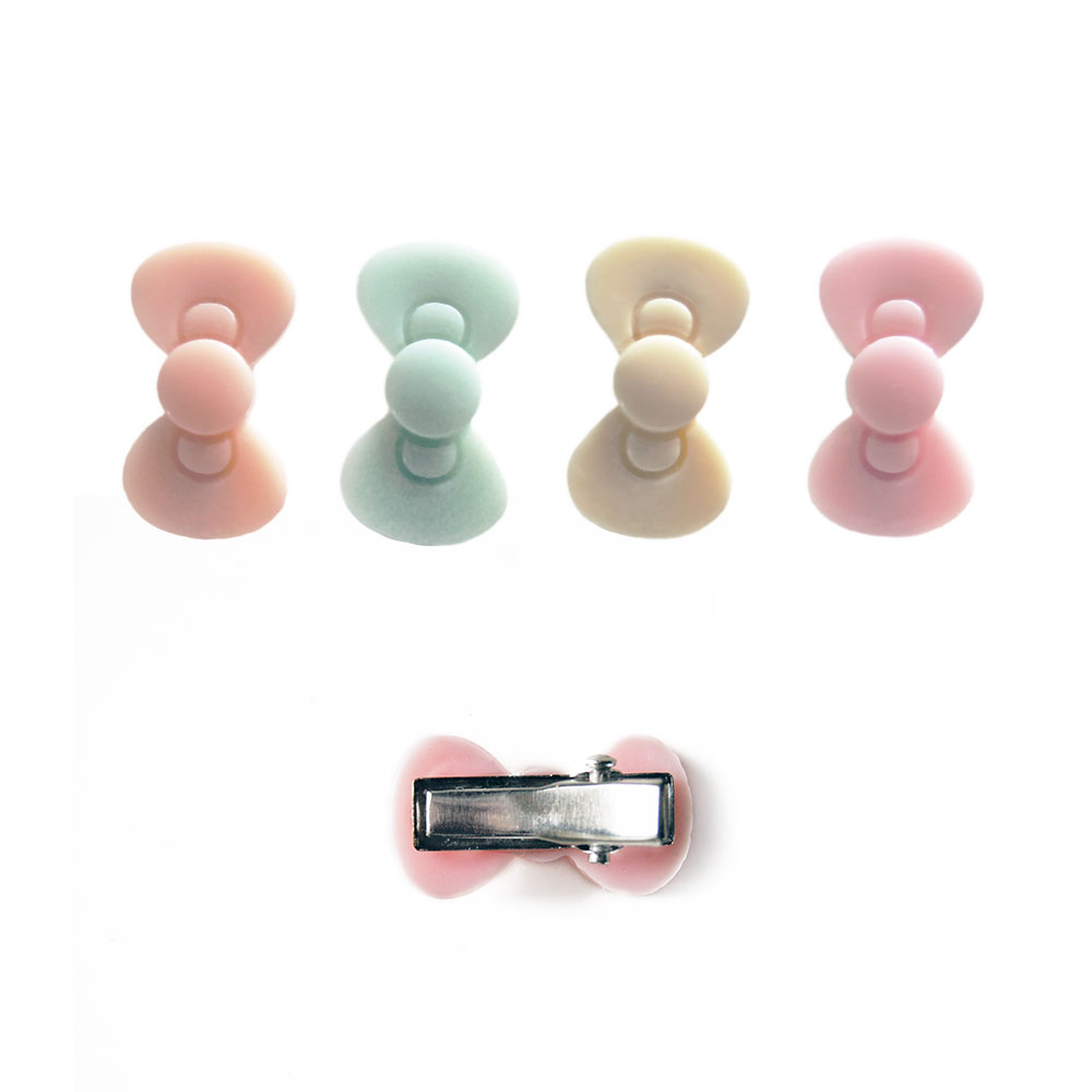 spineczka pastelowa łososiowym seledynowy kremowy jasny róż malutka mini kokardka żywiczna na spince metalowa spinka ktrokodylek słodka mała cukierkowe kolory