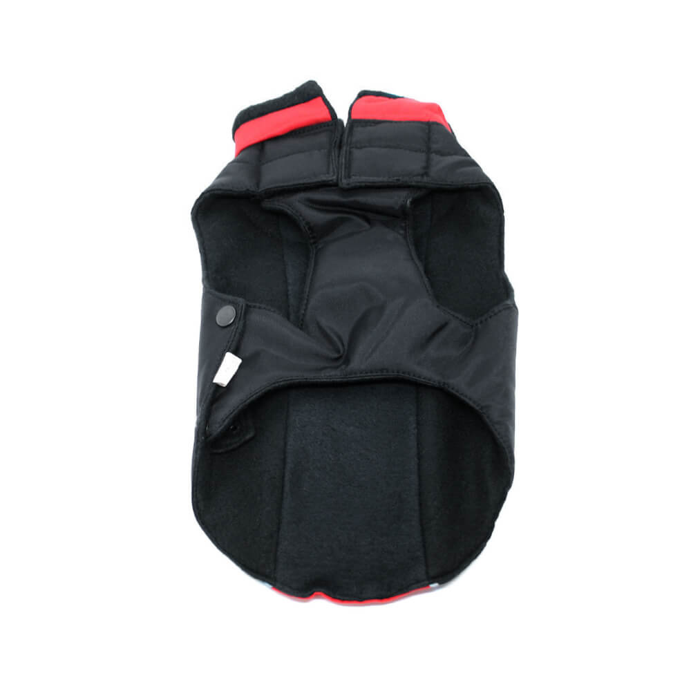 Derka kurtka czarna z czerwonym pasem z odblaskiem odblaskową lamówką ubranko dla psa z otworem na kółko od obroży zapinane na rzep i napy ze ściągaczem Butter Dogwear